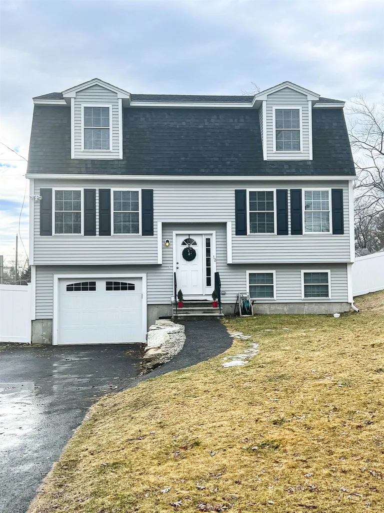 12 Everett Street Derry NH 03038