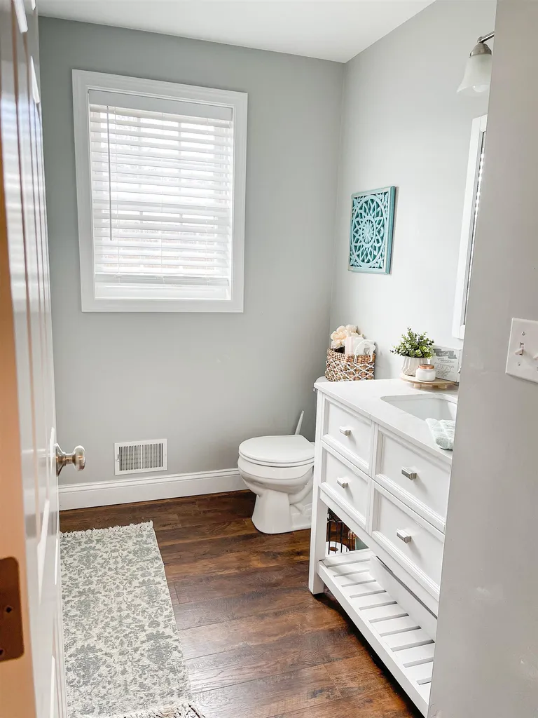 12 Everett Street Derry NH 03038