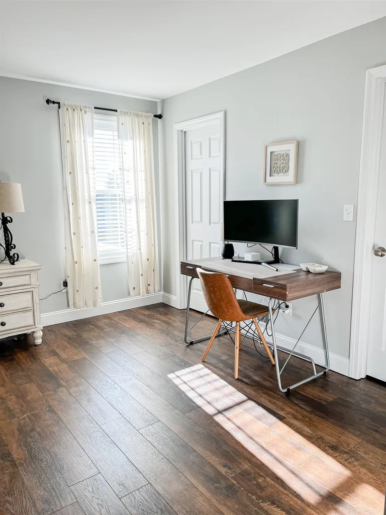 12 Everett Street Derry NH 03038