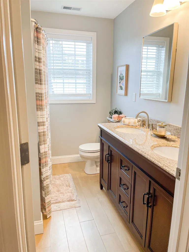 12 Everett Street Derry NH 03038