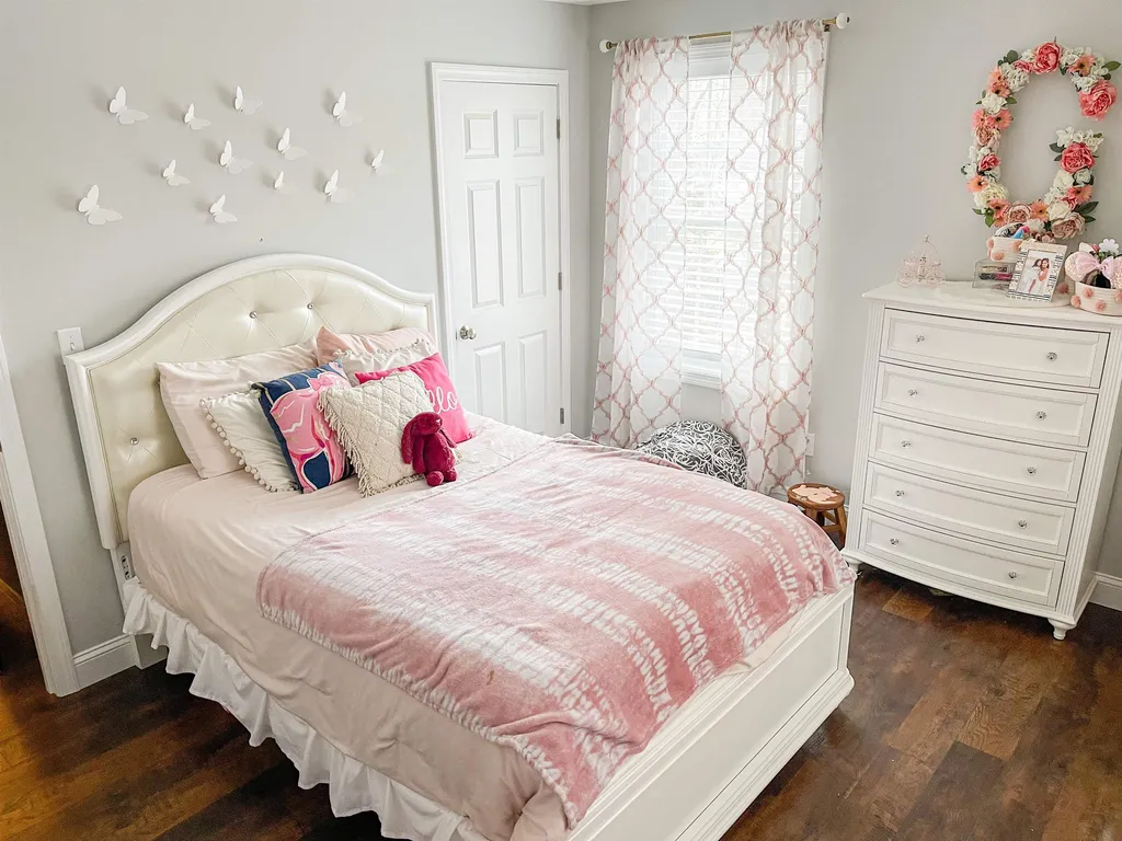 12 Everett Street Derry NH 03038