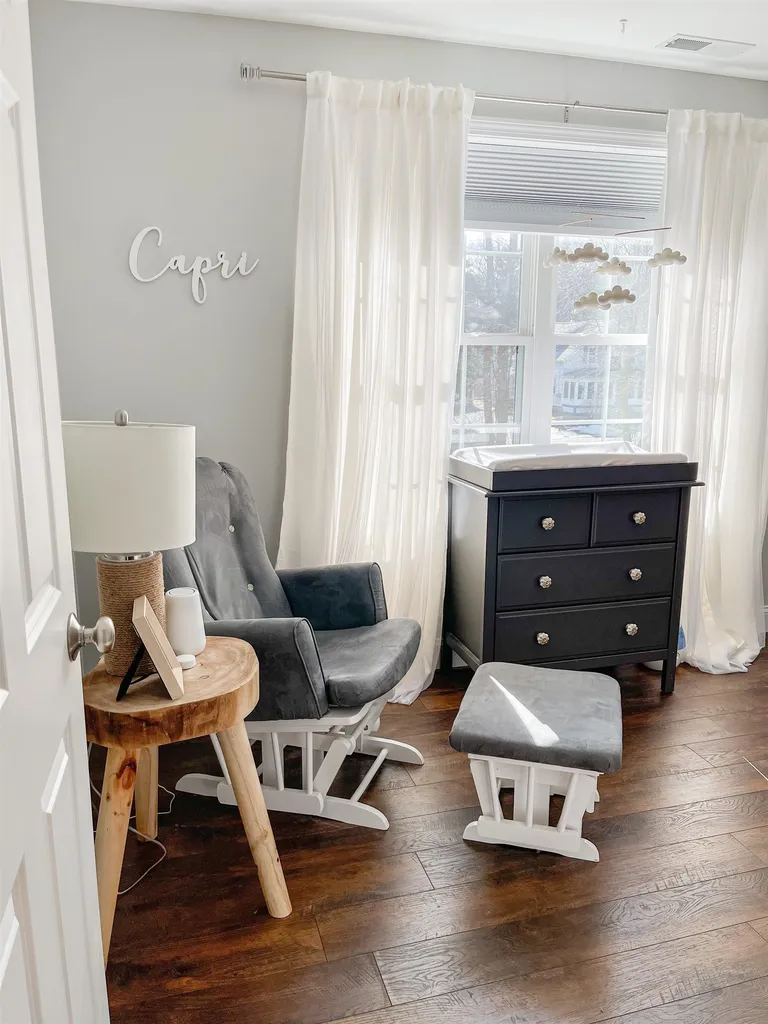 12 Everett Street Derry NH 03038
