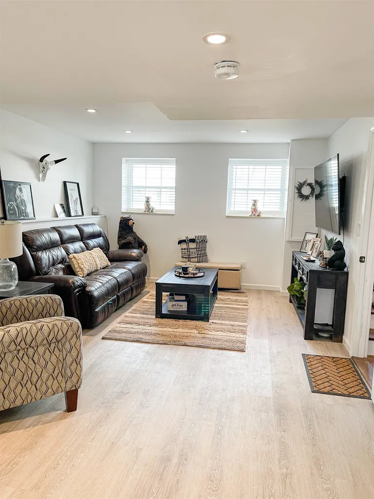 12 Everett Street Derry NH 03038