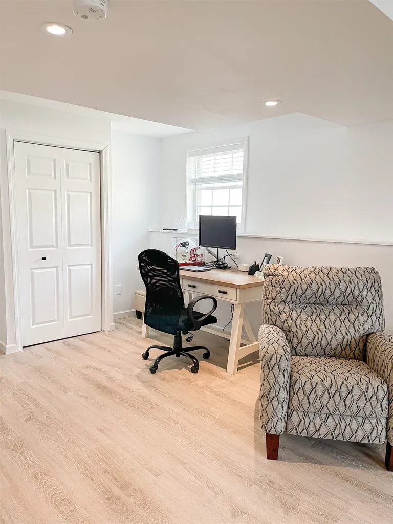 12 Everett Street Derry NH 03038