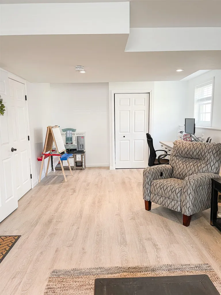 12 Everett Street Derry NH 03038