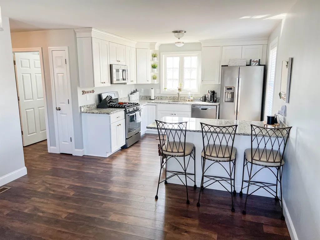 12 Everett Street Derry NH 03038
