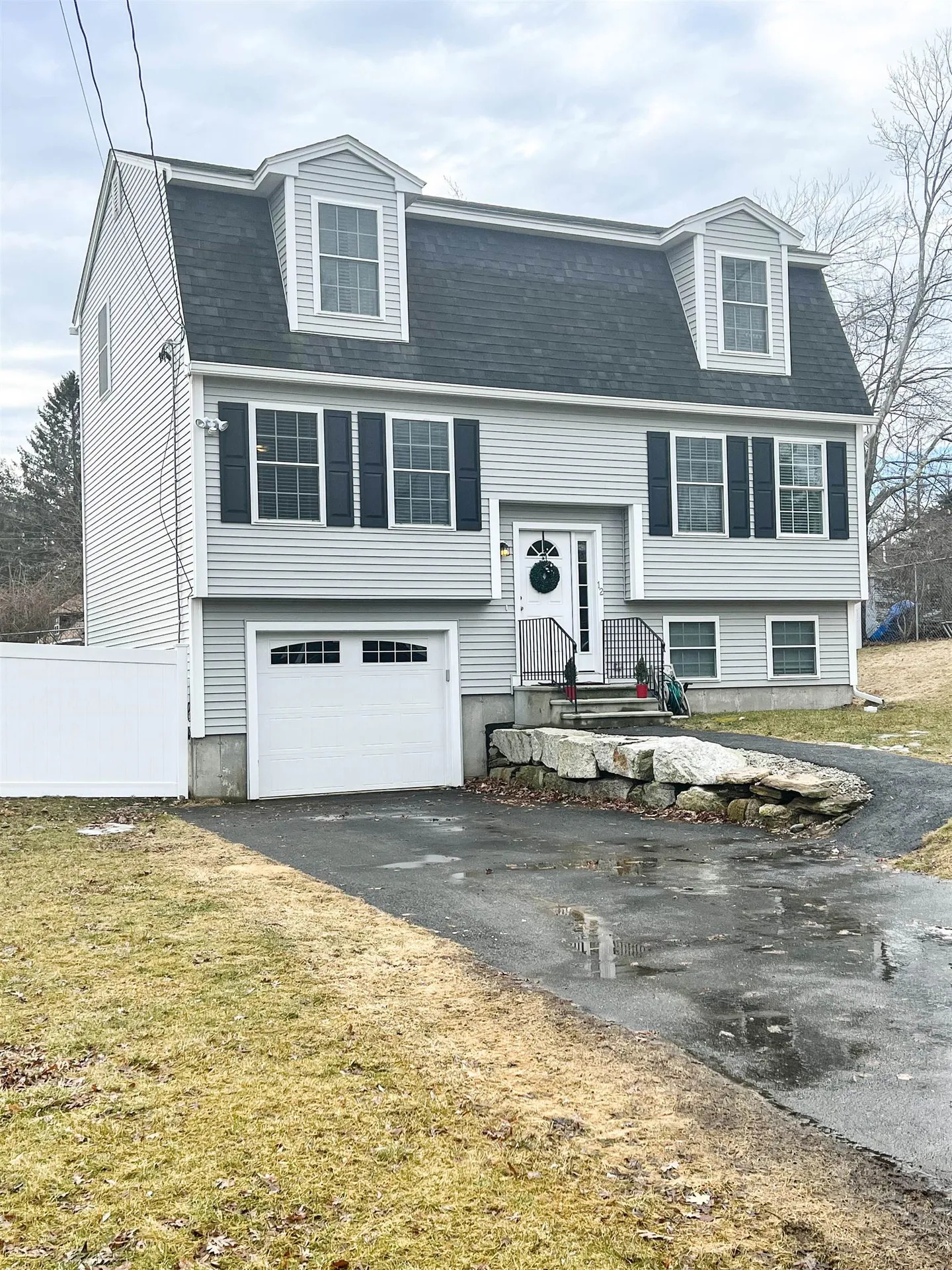 12 Everett Street Derry NH 03038