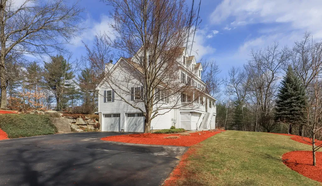 11 Bear Run Drive Litchfield NH 03052