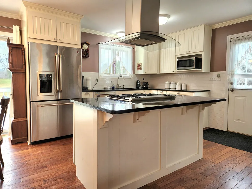 3 Dearborn Circle Walpole NH 03608