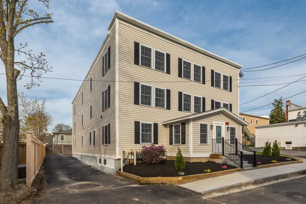 21 Brewster Street Portsmouth NH 03801