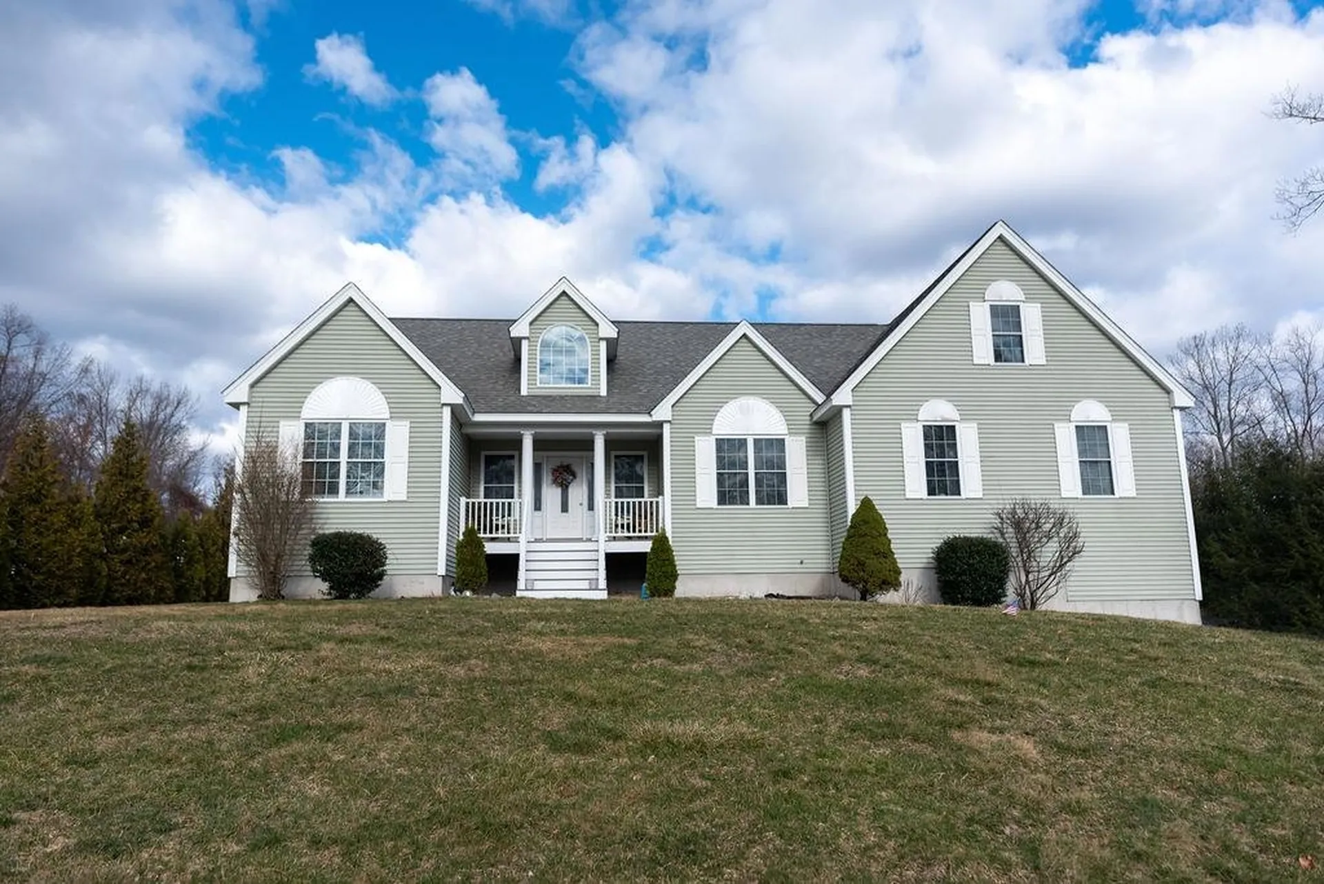 52 Litchfield Circle Pelham NH 03076