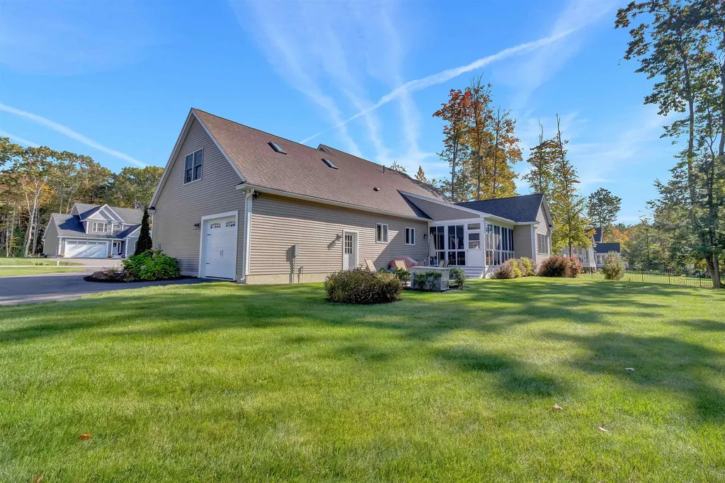 33 Laredo Lane Rochester NH 03868