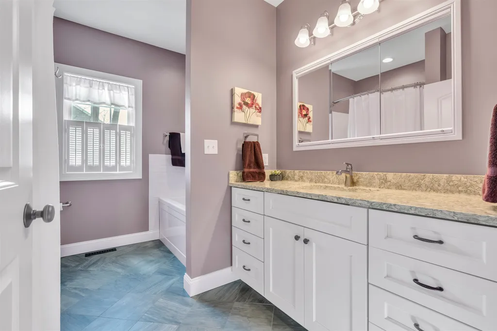 33 Laredo Lane Rochester NH 03868