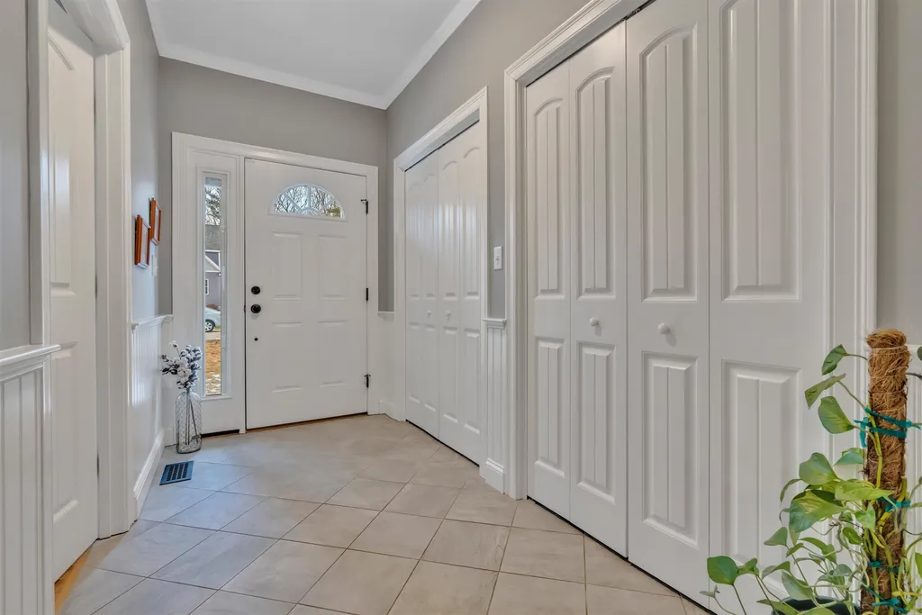 33 Laredo Lane Rochester NH 03868