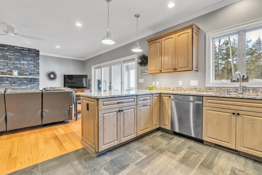 33 Laredo Lane Rochester NH 03868