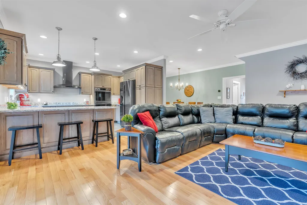 33 Laredo Lane Rochester NH 03868