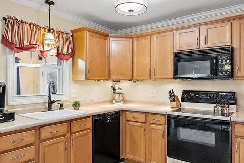 63 Tallant Road Pelham NH 03076