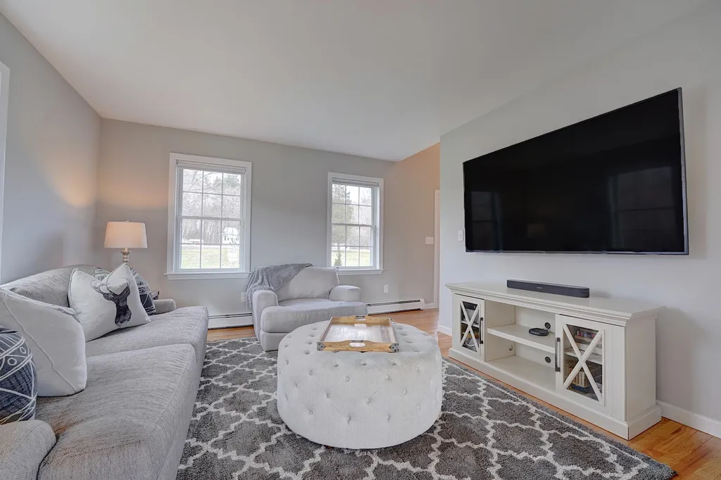 114 High Street Stratham NH 03885