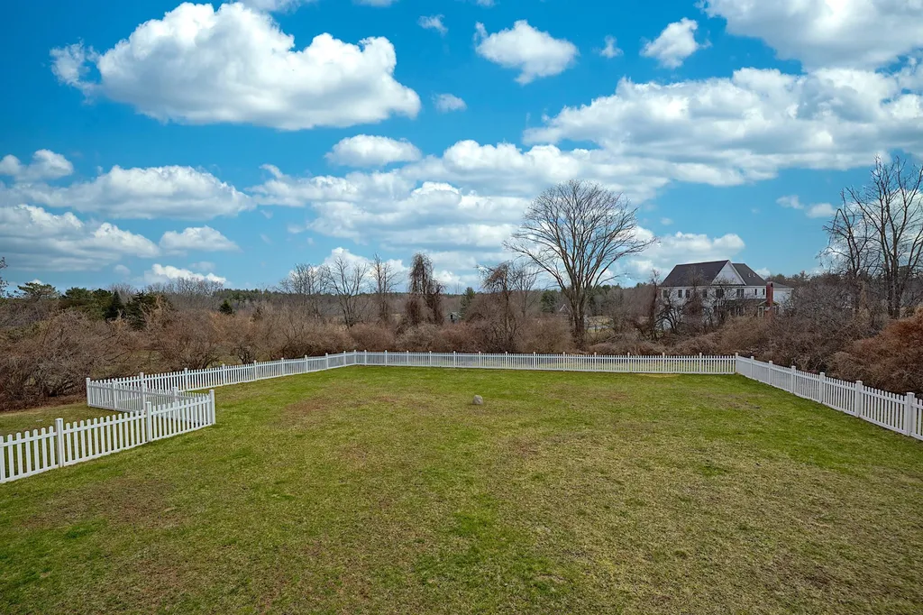 114 High Street Stratham NH 03885