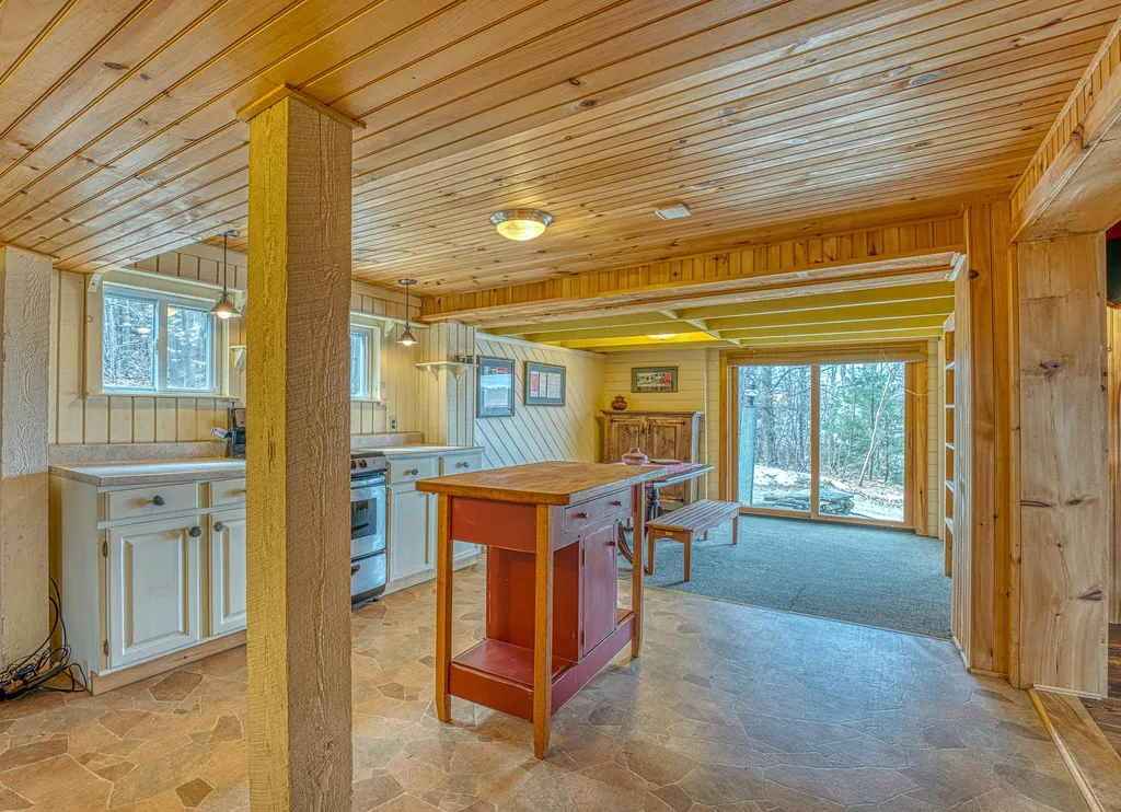 31 Don Gerry Road Bristol NH 03223