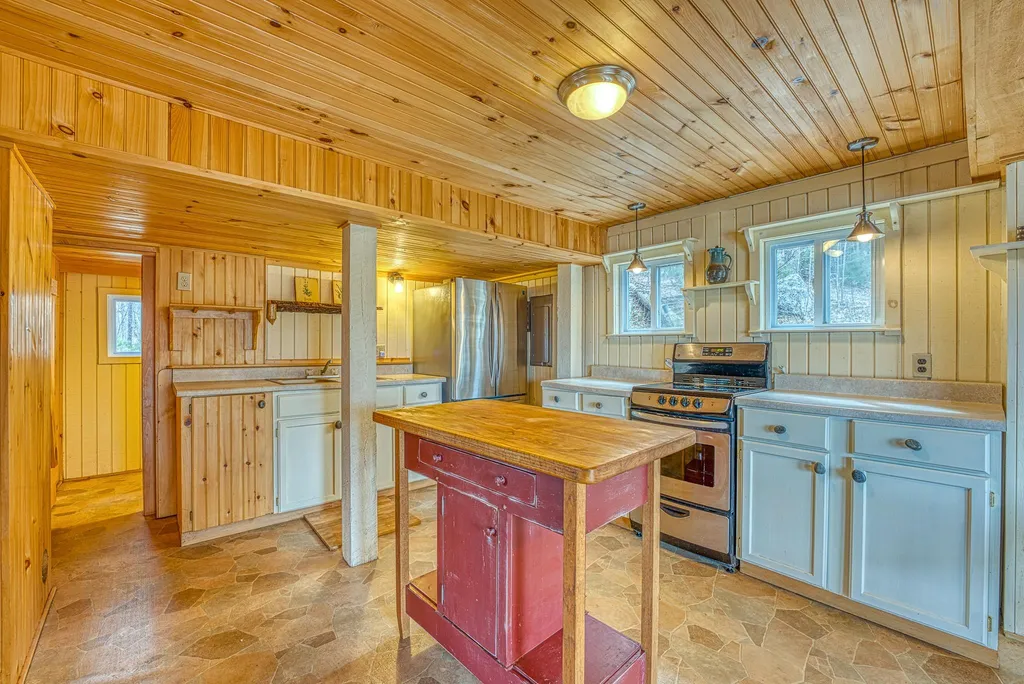31 Don Gerry Road Bristol NH 03223