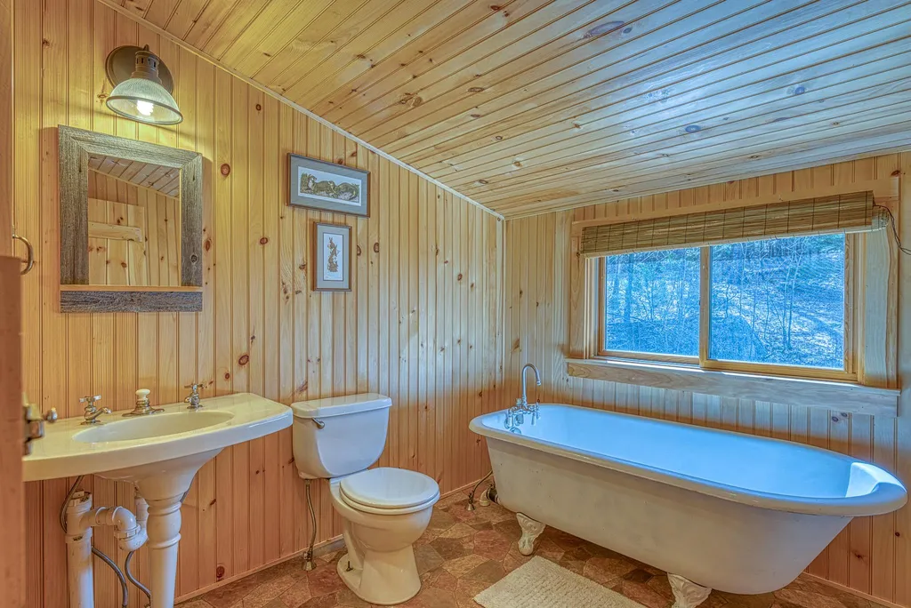 31 Don Gerry Road Bristol NH 03223