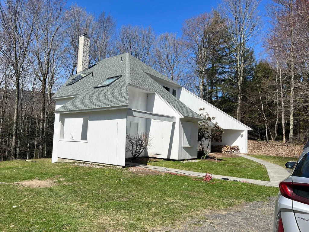 21 Amsterdam Avenue Warren VT 05674