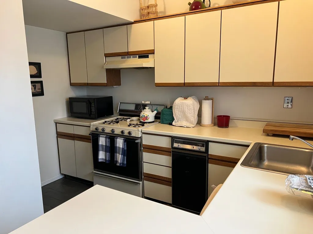 21 Amsterdam Avenue Warren VT 05674