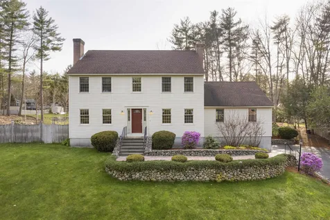 44 Pemberton Road Nashua NH 03063