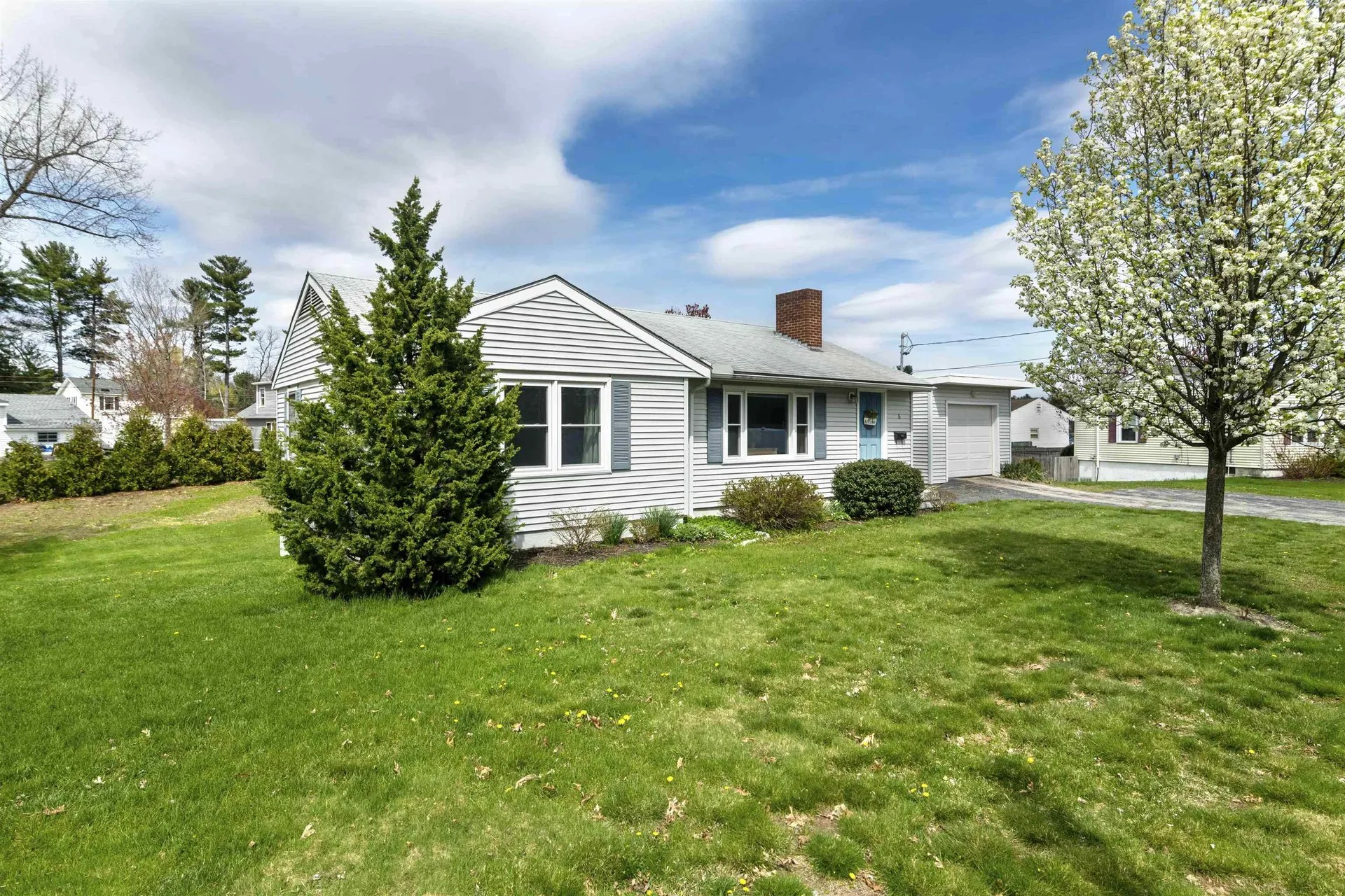 5 Fairlane Avenue Nashua NH 03060