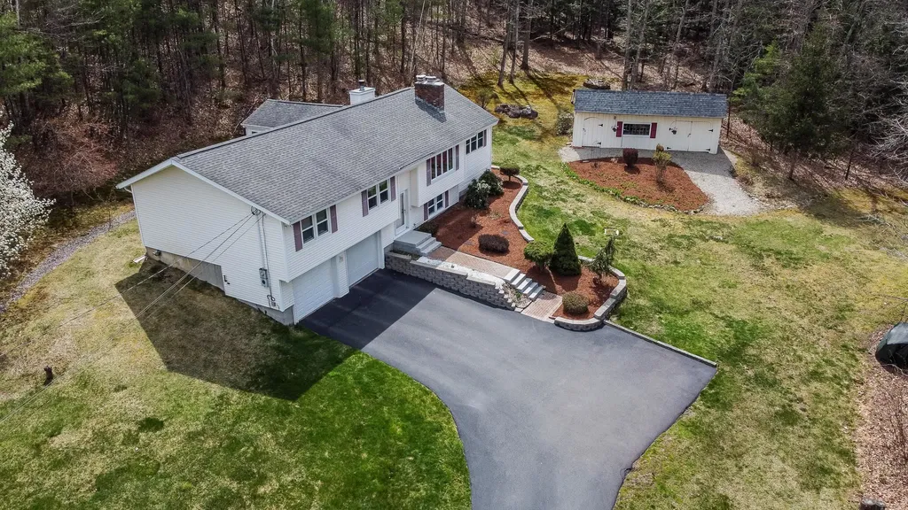 11 Brook Drive Hudson NH 03051