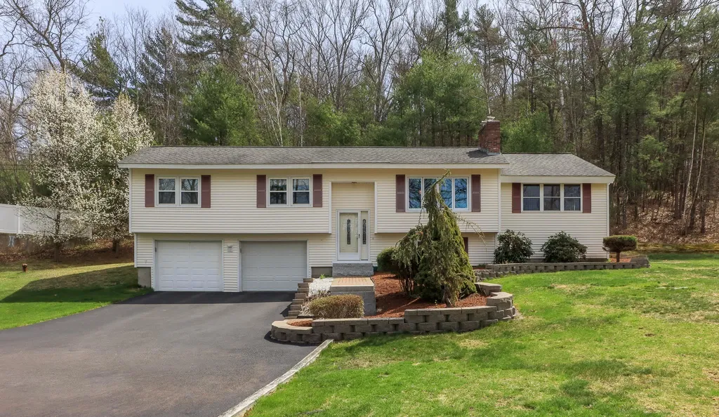 11 Brook Drive Hudson NH 03051