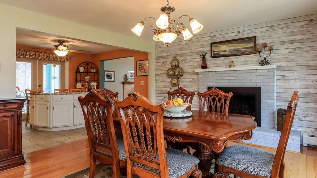 11 Brook Drive Hudson NH 03051