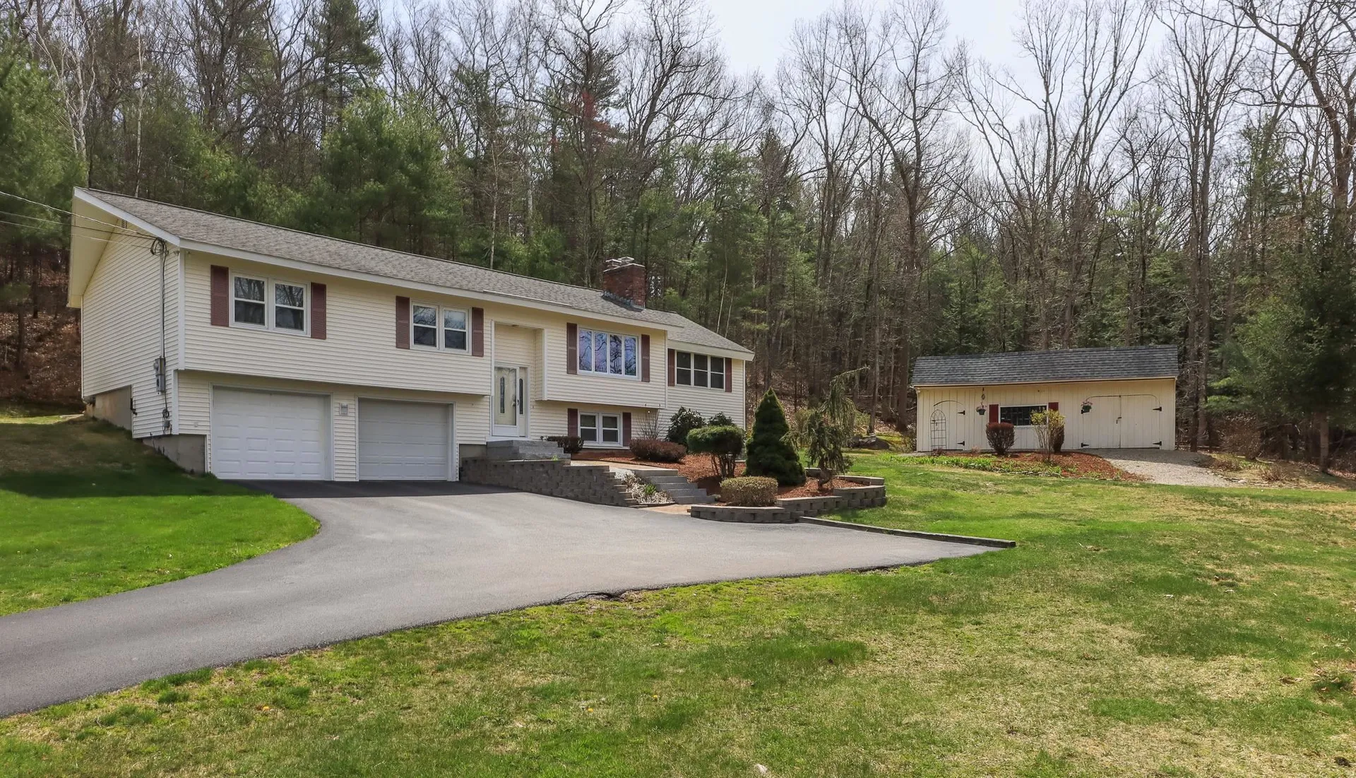 11 Brook Drive Hudson NH 03051