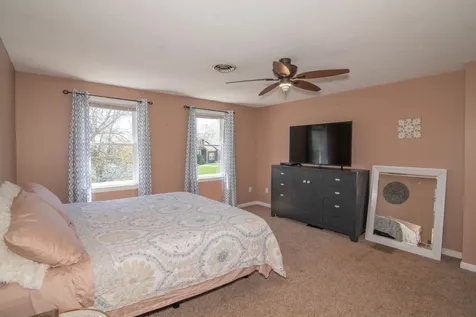 9 Darby Lane Manchester NH 03109