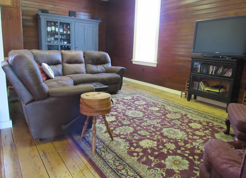 727 Milan Road Milan NH 03588