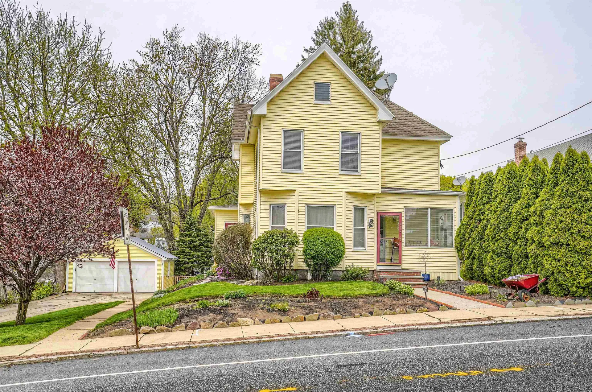 612 Lake Avenue Manchester NH 03103