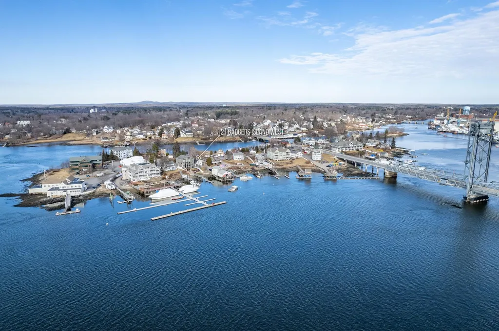 21 Badgers Island W Kittery ME 03904