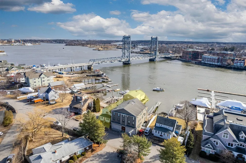 21 Badgers Island W Kittery ME 03904