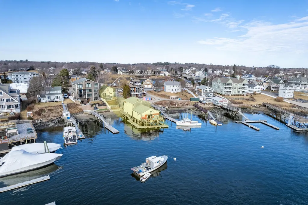 21 Badgers Island W Kittery ME 03904