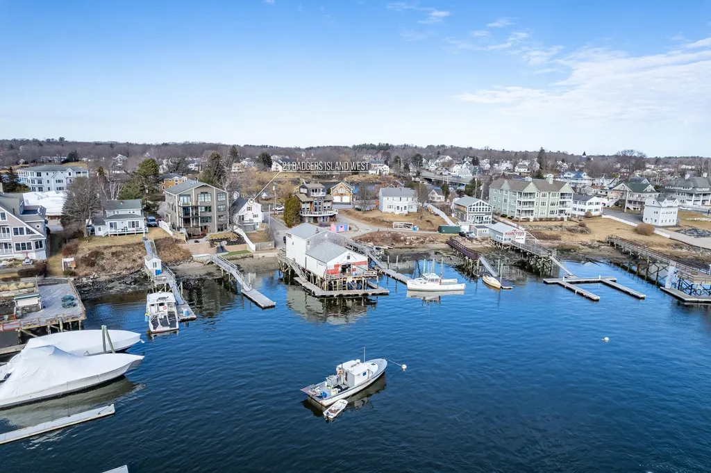 21 Badgers Island W Kittery ME 03904