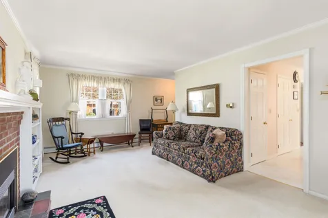 21 Roseade Parkway Burlington VT 05408