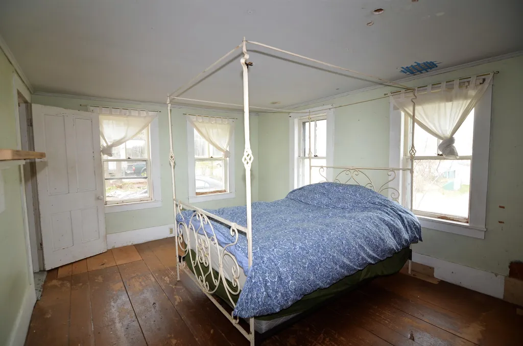 44 Maple Street Farmington NH 03835