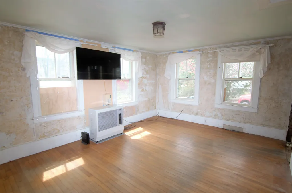 44 Maple Street Farmington NH 03835