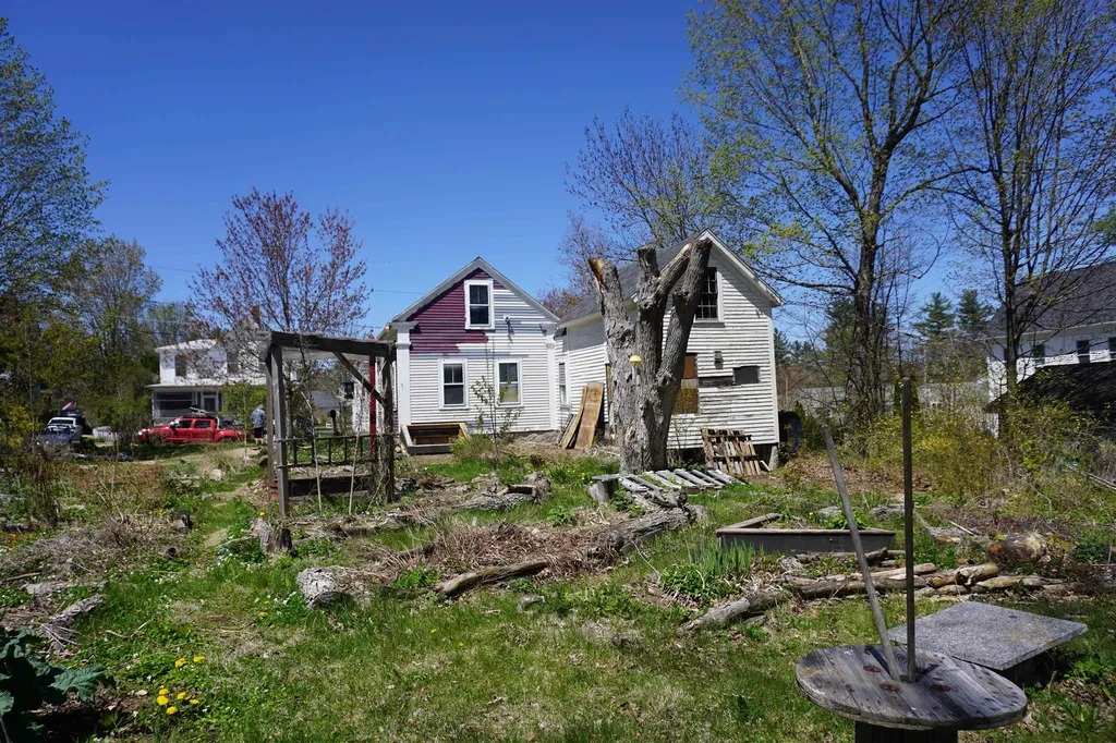 44 Maple Street Farmington NH 03835