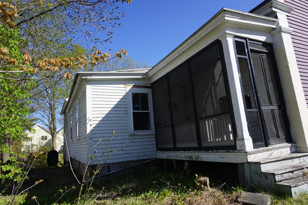44 Maple Street Farmington NH 03835