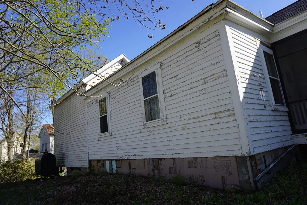 44 Maple Street Farmington NH 03835