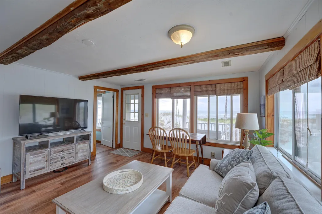 28 Concord Avenue Hampton NH 03842