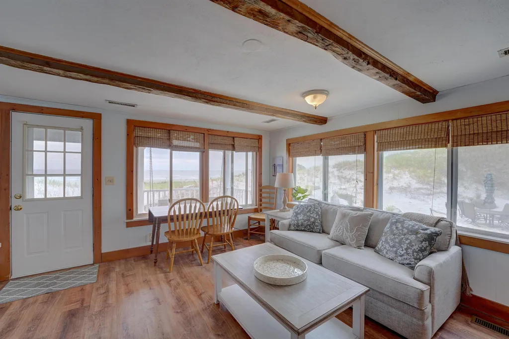 28 Concord Avenue Hampton NH 03842