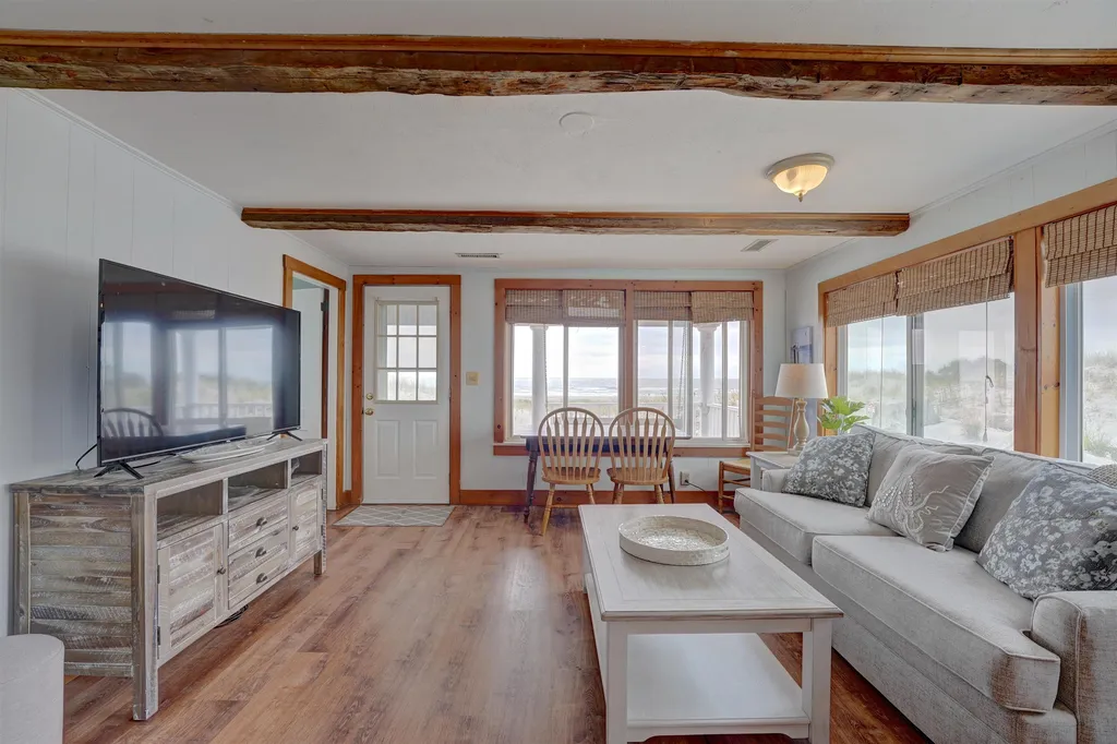 28 Concord Avenue Hampton NH 03842